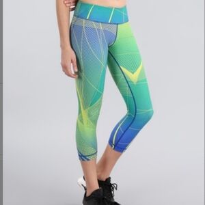 Avocado Capri Leggings Size M/L